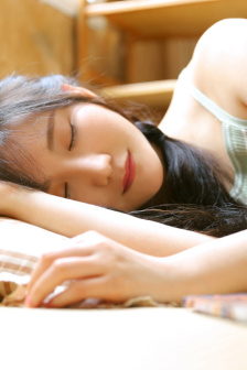 八零新婚夜，甜妻娇包有空间