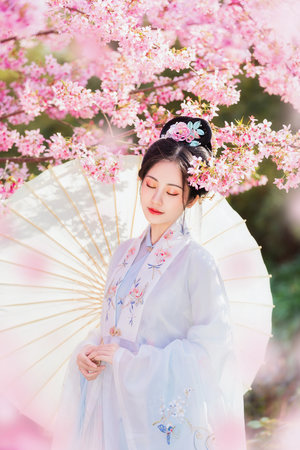 不忘，跟随着走