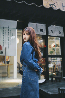 退婚后，王爷每天在我怀里要亲亲